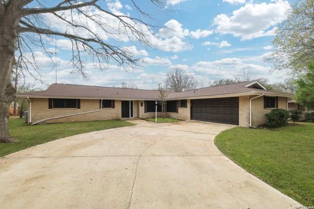 630 Rocklyn, Windcrest, TX 78239