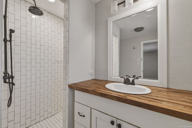 630 Rocklyn, Windcrest, TX 78239