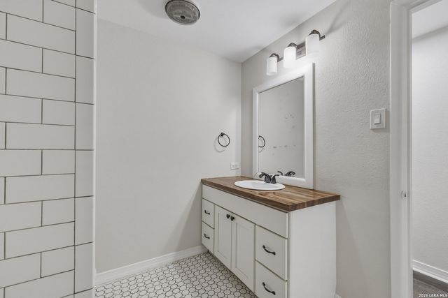 630 Rocklyn, Windcrest, TX 78239