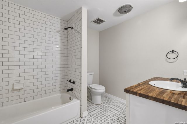 630 Rocklyn, Windcrest, TX 78239