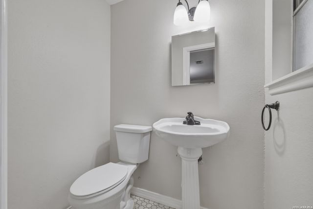 630 Rocklyn, Windcrest, TX 78239