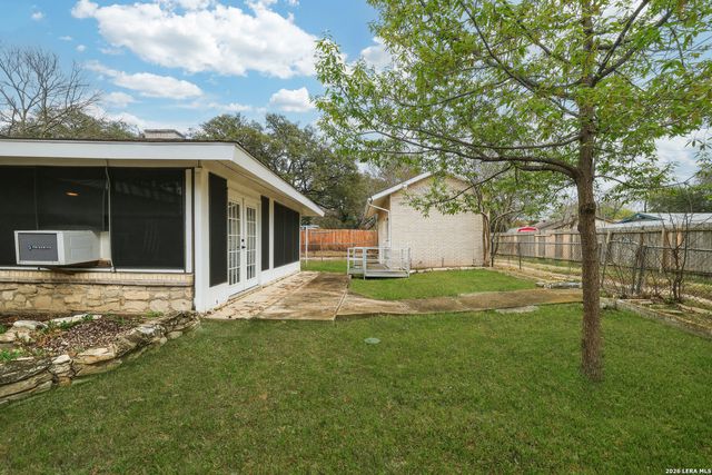630 Rocklyn, Windcrest, TX 78239