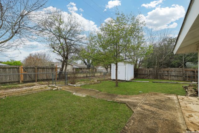 630 Rocklyn, Windcrest, TX 78239