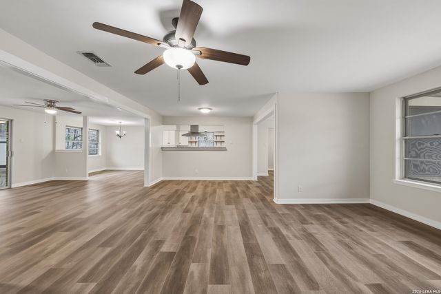 630 Rocklyn, Windcrest, TX 78239