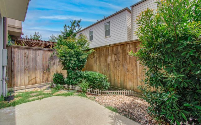 11023 Acorn Falls Drive, Houston, TX 77043