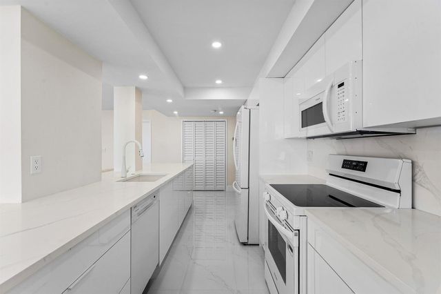 5460 N Ocean Drive 5b, Singer Island, FL 33404