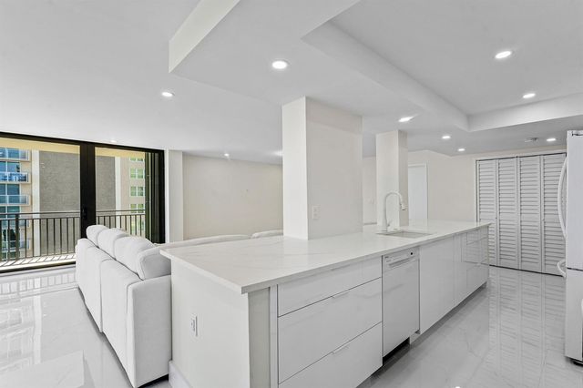 5460 N Ocean Drive 5b, Singer Island, FL 33404
