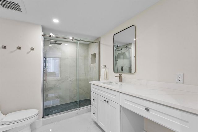 5460 N Ocean Drive 5b, Singer Island, FL 33404