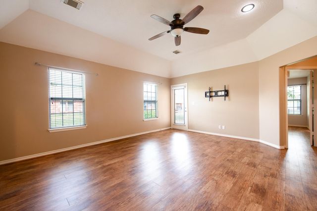 125 Golfview Drive, Conroe, TX 77356