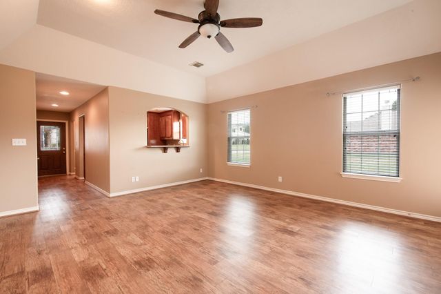 125 Golfview Drive, Conroe, TX 77356