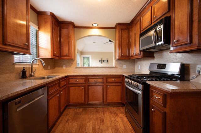 125 Golfview Drive, Conroe, TX 77356