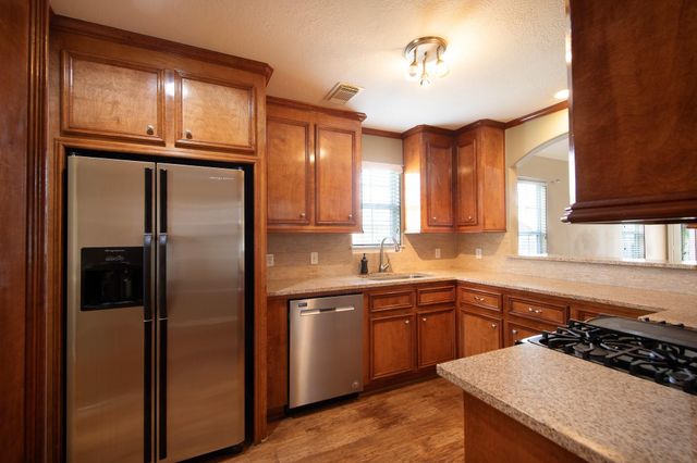 125 Golfview Drive, Conroe, TX 77356
