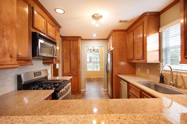 125 Golfview Drive, Conroe, TX 77356