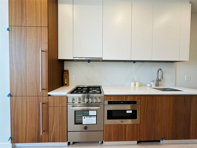 3532 Leavitt Street 11i, Flushing, NY 11354