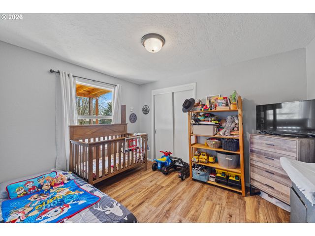 1932 WILLOW St, Myrtle Point, OR 97458