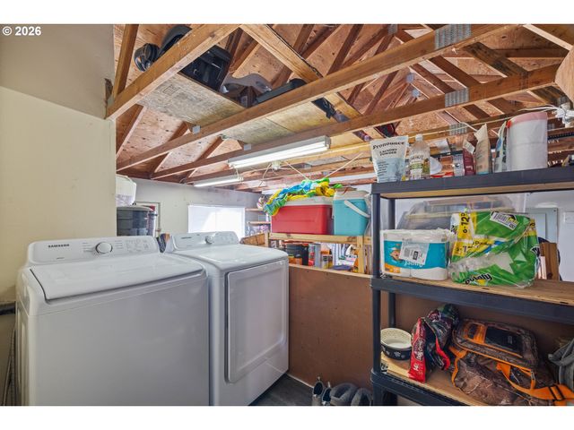 1932 WILLOW St, Myrtle Point, OR 97458