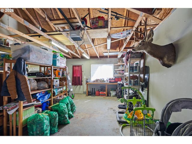 1932 WILLOW St, Myrtle Point, OR 97458