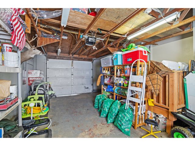 1932 WILLOW St, Myrtle Point, OR 97458