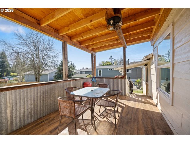 1932 WILLOW St, Myrtle Point, OR 97458