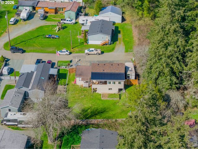 1932 WILLOW St, Myrtle Point, OR 97458