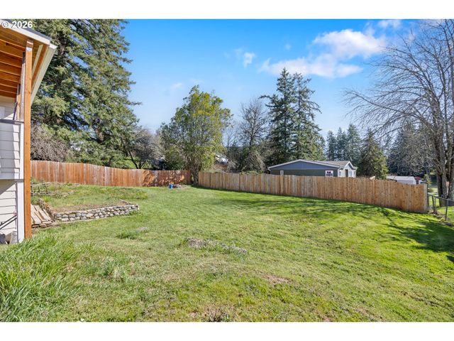 1932 WILLOW St, Myrtle Point, OR 97458