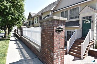 77 Locust Avenue APT 124, New Canaan, CT 06840