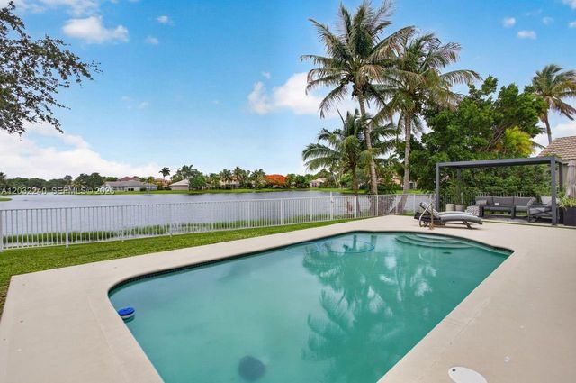 480 Cambridge Drive, Weston, FL 33326