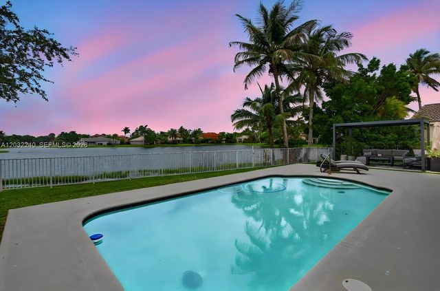 480 Cambridge Drive, Weston, FL 33326