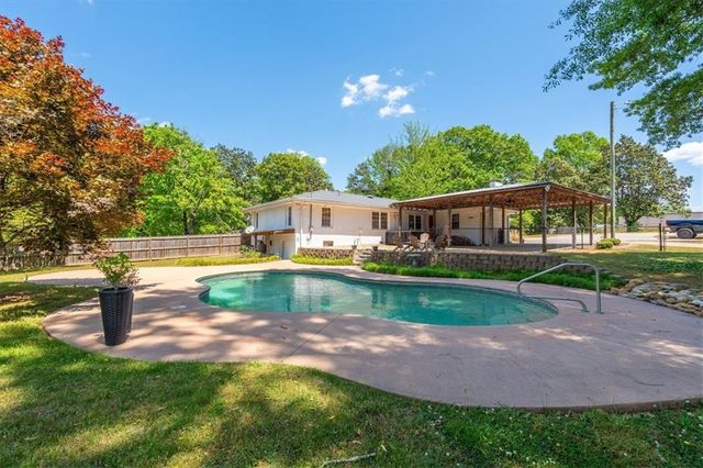 1172 Alabama Street, Carrollton, GA 30117