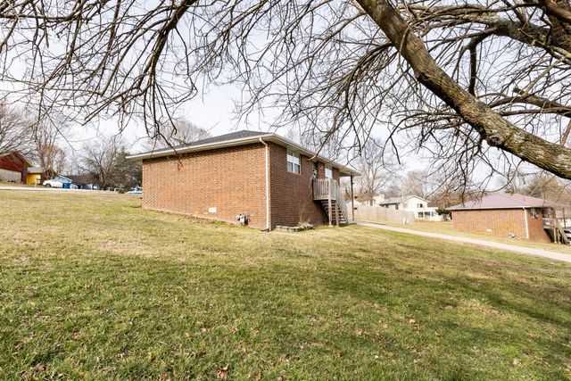 1505 S 12th Avenue, Ozark, MO 65721