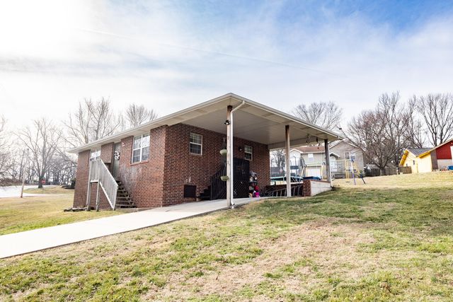 1505 S 12th Avenue, Ozark, MO 65721