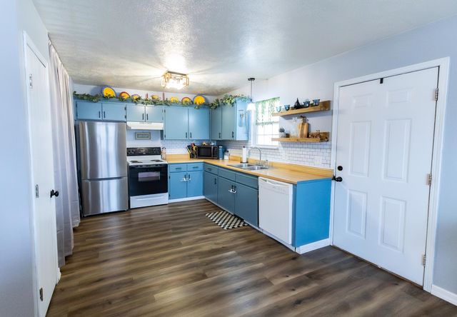 1505 S 12th Avenue, Ozark, MO 65721