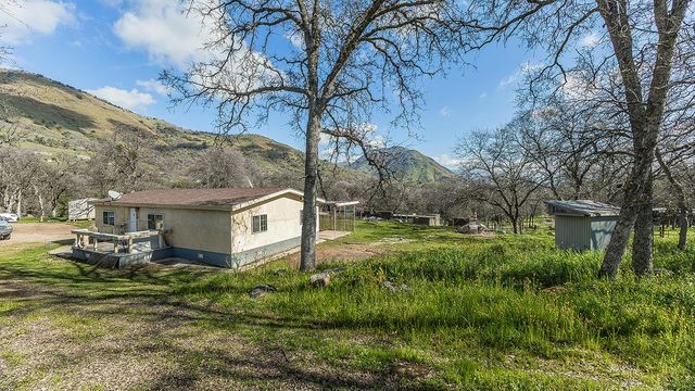 1321 Elwood Road, Yokuts Valley, CA 93675