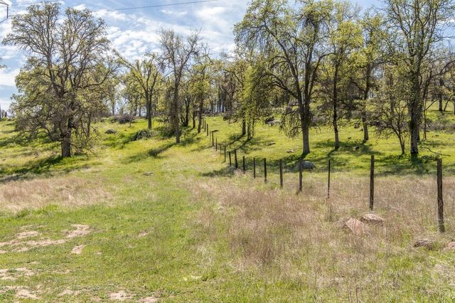 1321 Elwood Road, Yokuts Valley, CA 93675