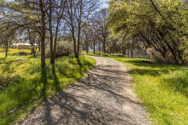 1321 Elwood Road, Yokuts Valley, CA 93675