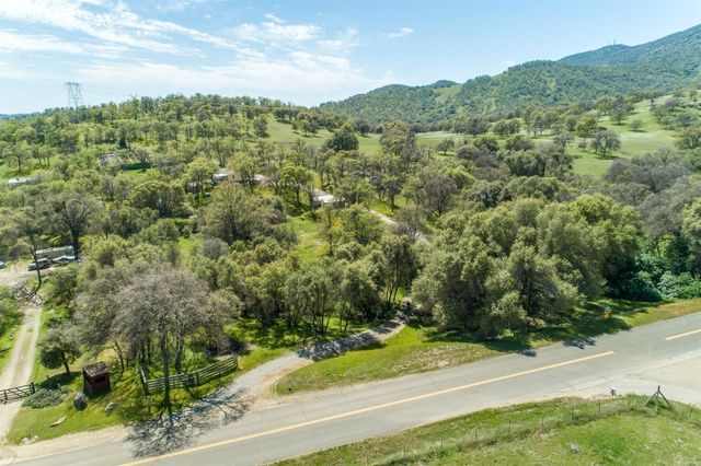 1321 Elwood Road, Yokuts Valley, CA 93675