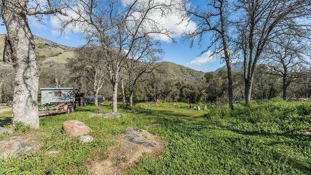 1321 Elwood Road, Yokuts Valley, CA 93675