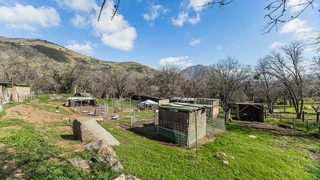 1321 Elwood Road, Yokuts Valley, CA 93675