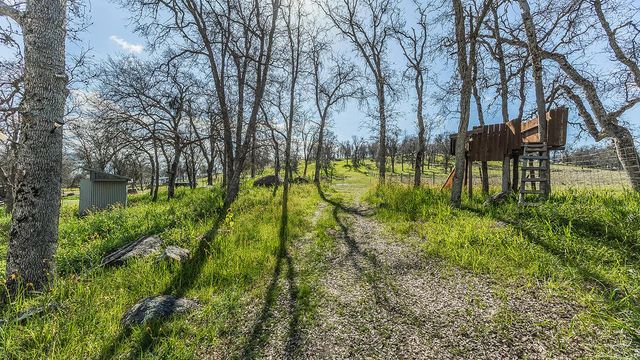 1321 Elwood Road, Yokuts Valley, CA 93675