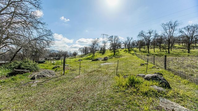 1321 Elwood Road, Yokuts Valley, CA 93675
