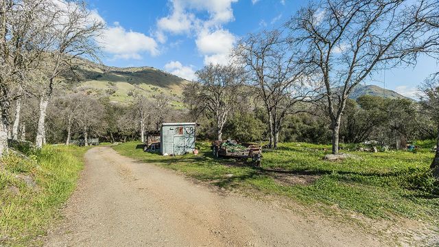 1321 Elwood Road, Yokuts Valley, CA 93675