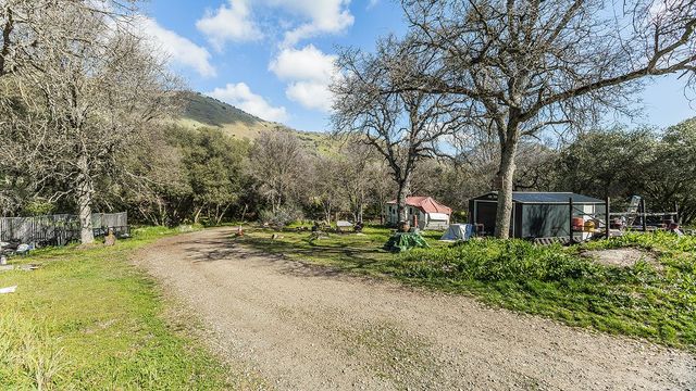 1321 Elwood Road, Yokuts Valley, CA 93675