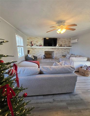 811 N DISSTON AVENUE, Tavares, FL 32778