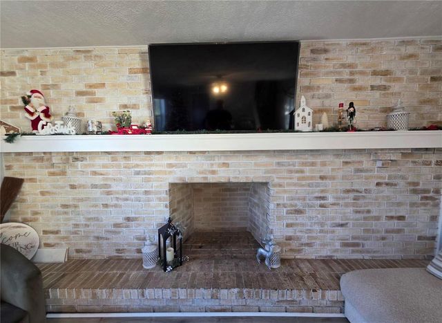 811 N DISSTON AVENUE, Tavares, FL 32778