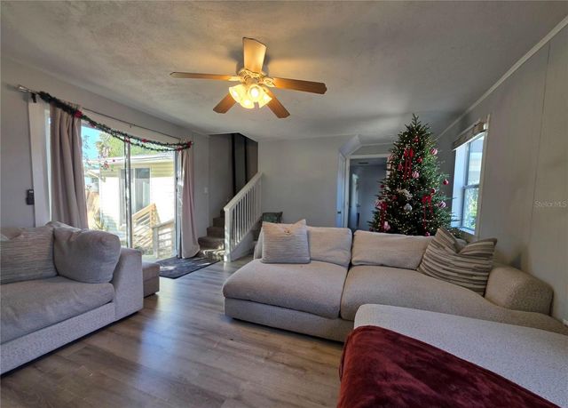 811 N DISSTON AVENUE, Tavares, FL 32778