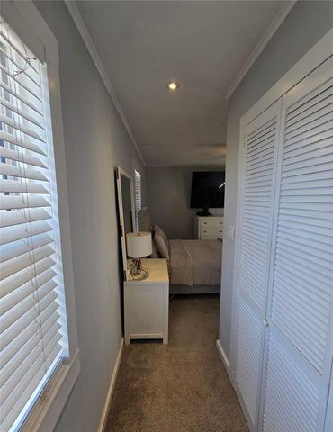 811 N DISSTON AVENUE, Tavares, FL 32778