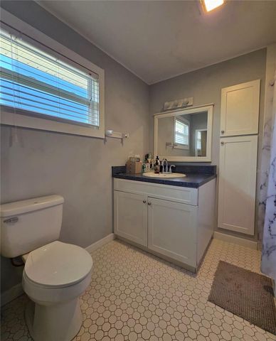 811 N DISSTON AVENUE, Tavares, FL 32778