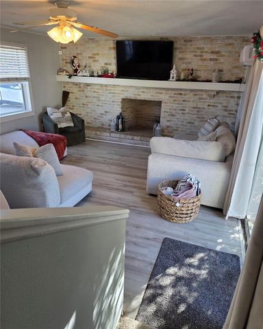 811 N DISSTON AVENUE, Tavares, FL 32778