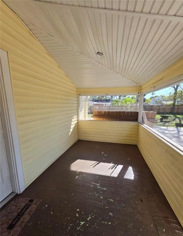 811 N DISSTON AVENUE, Tavares, FL 32778