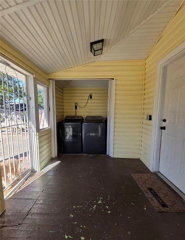 811 N DISSTON AVENUE, Tavares, FL 32778